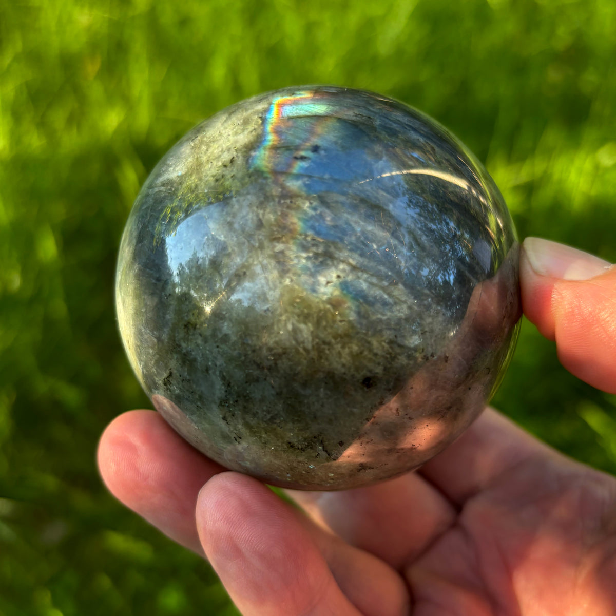 Labradoriittipallo 70 mm – Kuvan yksilö