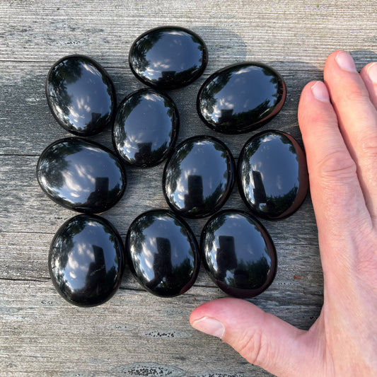 Musta obsidiaani kämmenkivi 50–60 mm