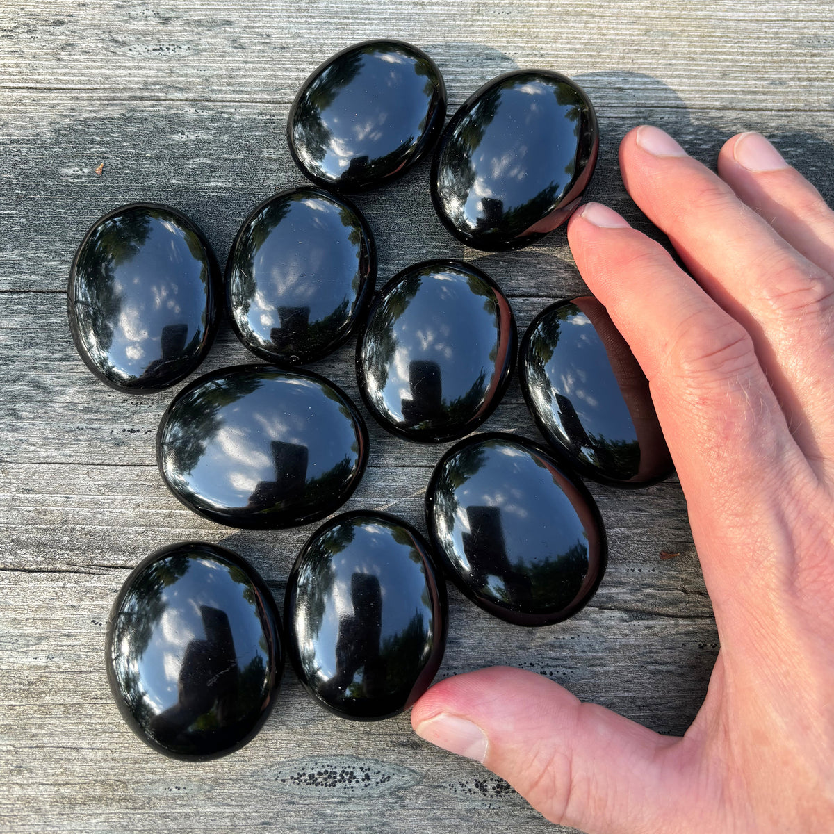 Musta obsidiaani kämmenkivi 40–50 mm